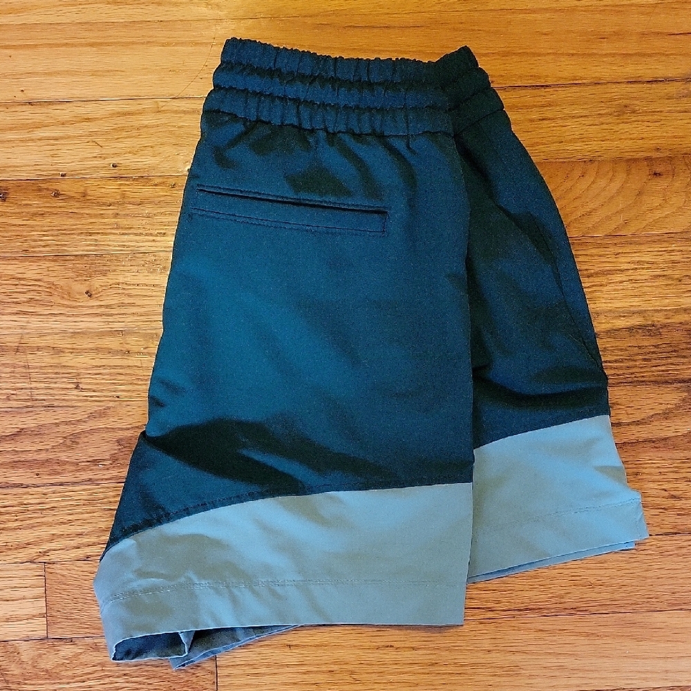 Old Navy Women's Green Shorts - Picture 3 of 3